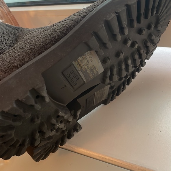 Andre Assous Pisces Featherweight Boots size 7 in brown fleece - Picture 4 of 5